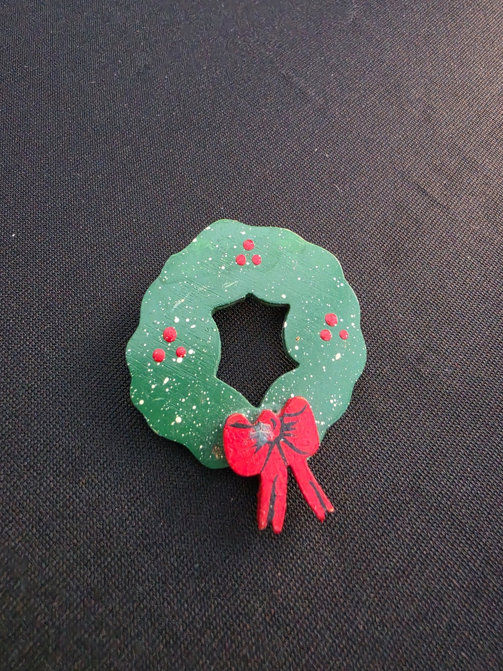Holiday Handpainted Wreath Pin - Green and Red
